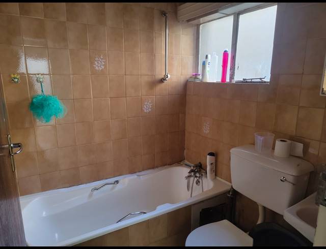 2 BEDROOM FLAT FOR SALE IN VEREENIGING CENTRAL